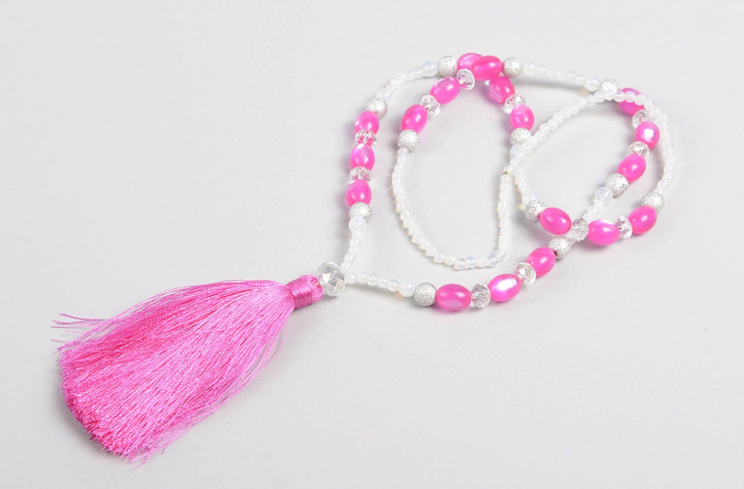 Collier rose Bijou fait main en perles fantaisie avec gland Cadeau femme photo 1