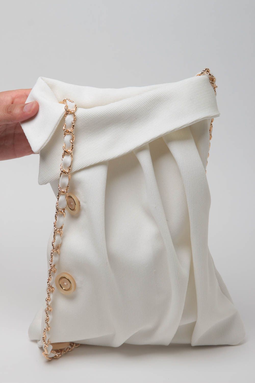 Sac bandoulière fait main Sac à main tissu blanc avec chaîne Accessoire femme photo 5