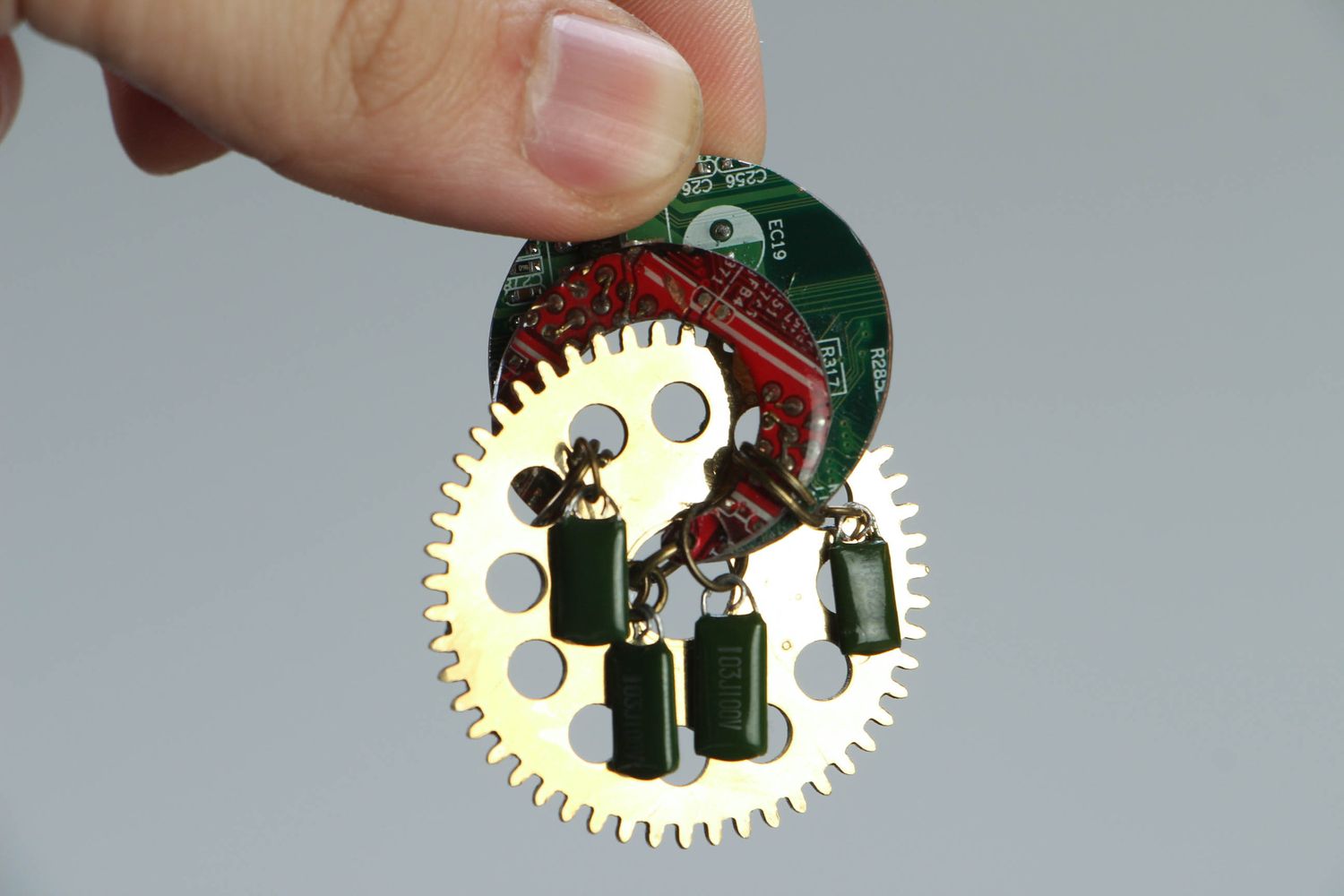 Round steampunk pendant with clock mechanism photo 4