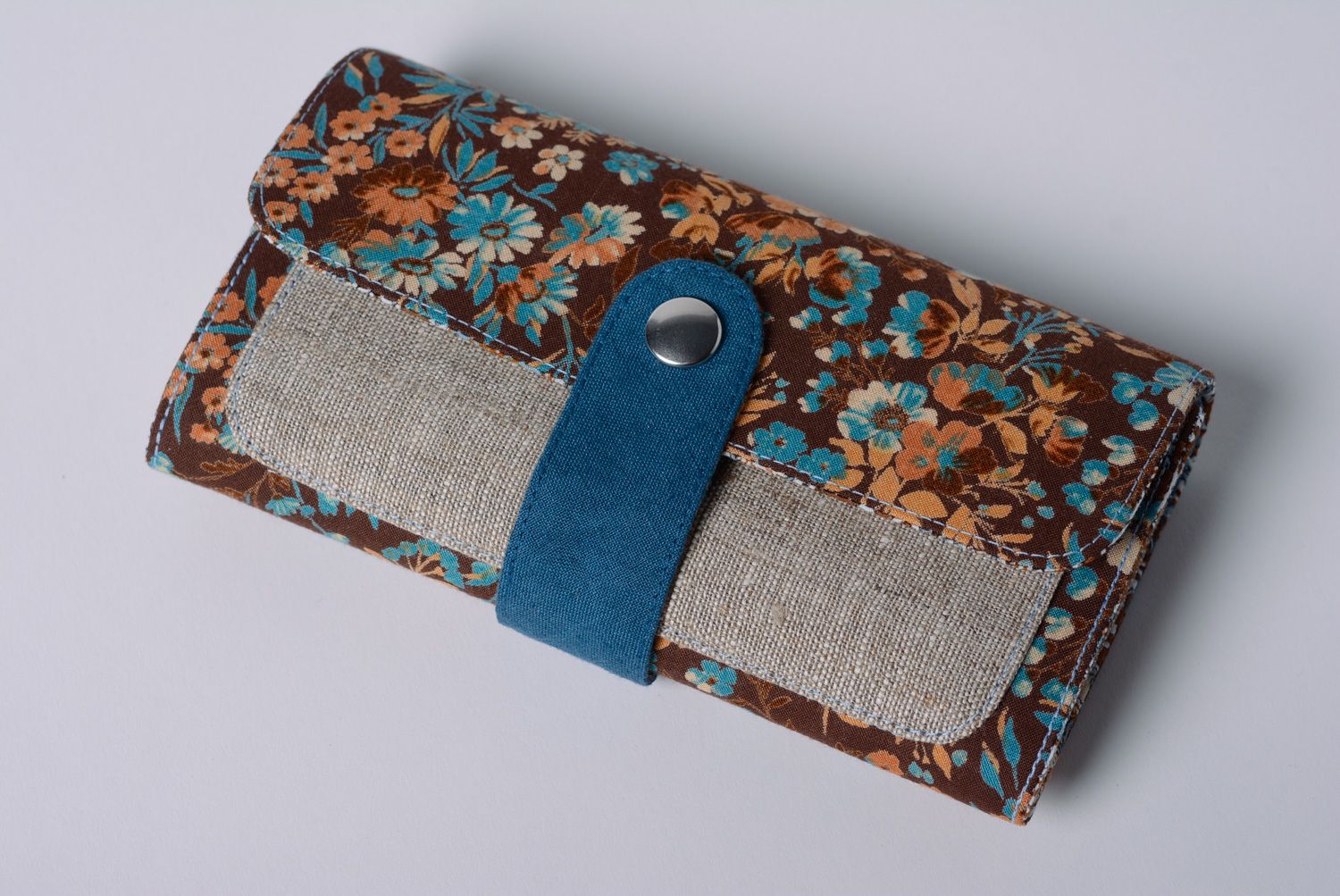 Billetera femenina hecha a mano de algodón y lino marrón azul  foto 4