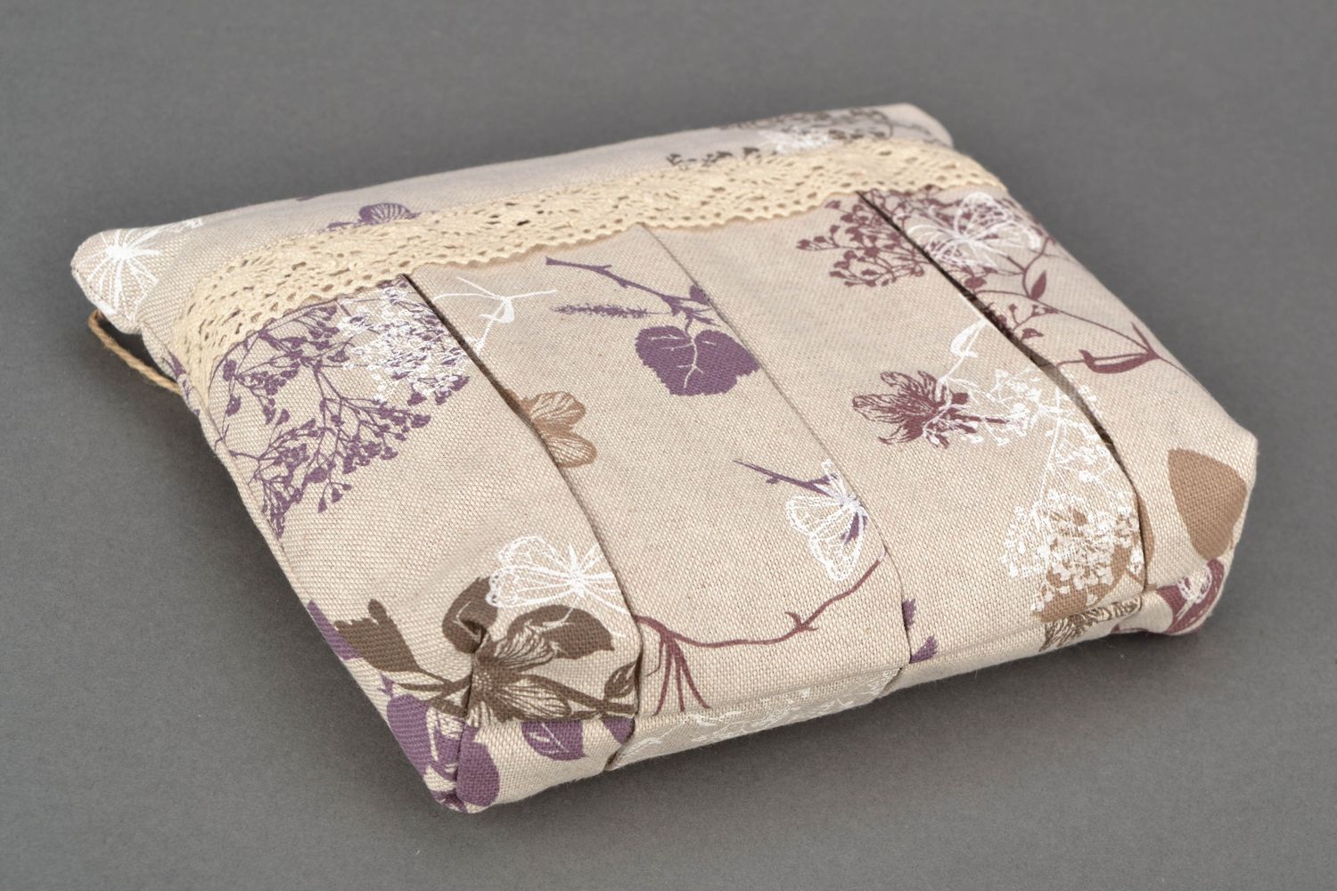Fabric cosmetic bag with lace photo 5