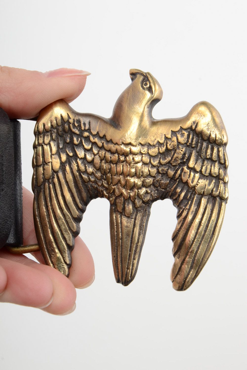 Cinturón de cuero natural negro hecho a mano con hebilla de metal águila foto 6