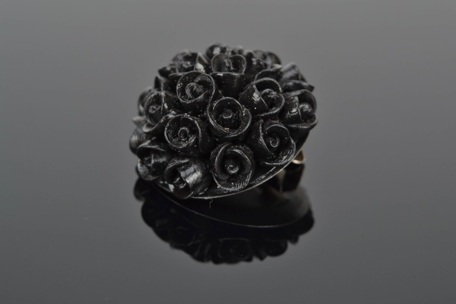 Черная брошь из полимерной глины Розы фото 1