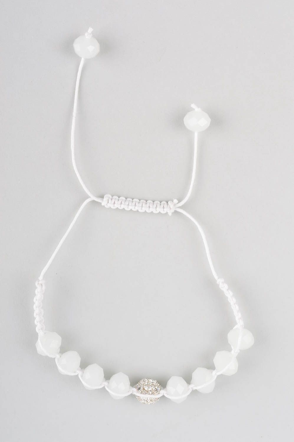 Bracelet fantaisie Bijou fait main blanc avec cristaux Accessoire femme photo 4