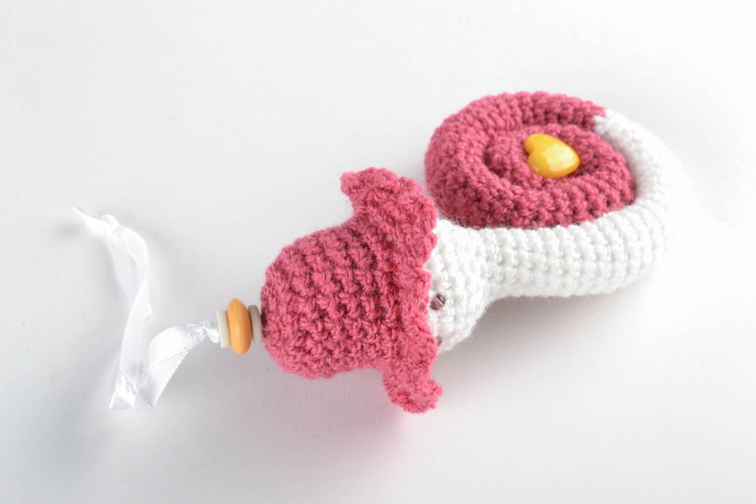 Pink crochet toy snail photo 3