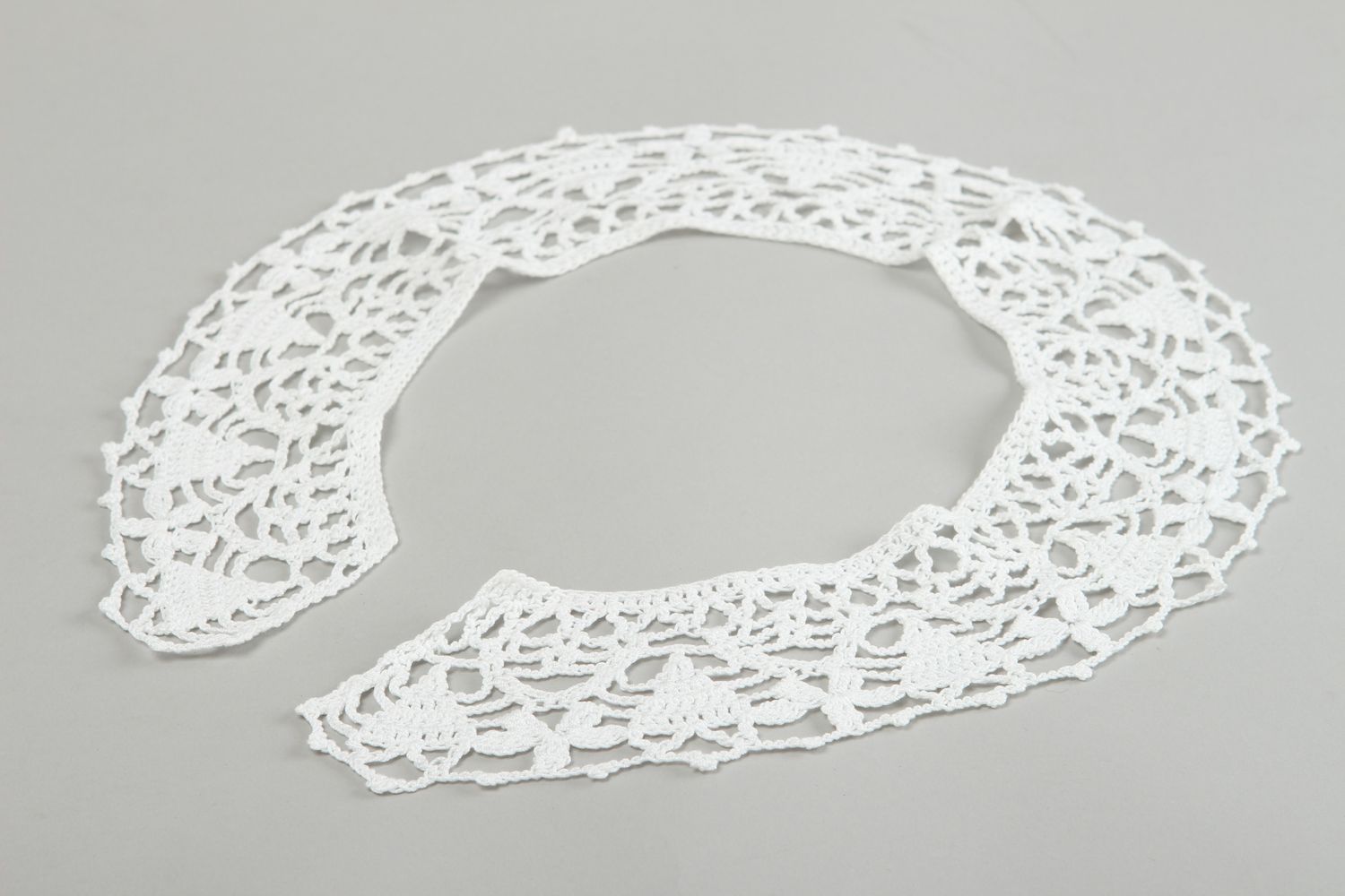 Col blanc Accessoire fait main tricoté au crochet Cadeau femme ajouré design photo 1