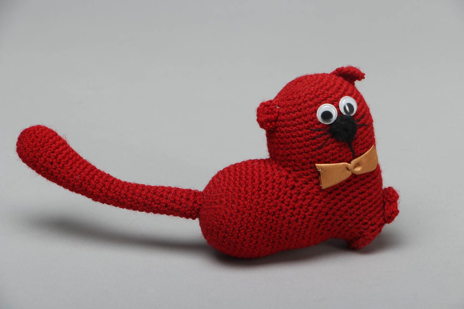 Doudou tricoté au crochet Chat bordeaux photo 1