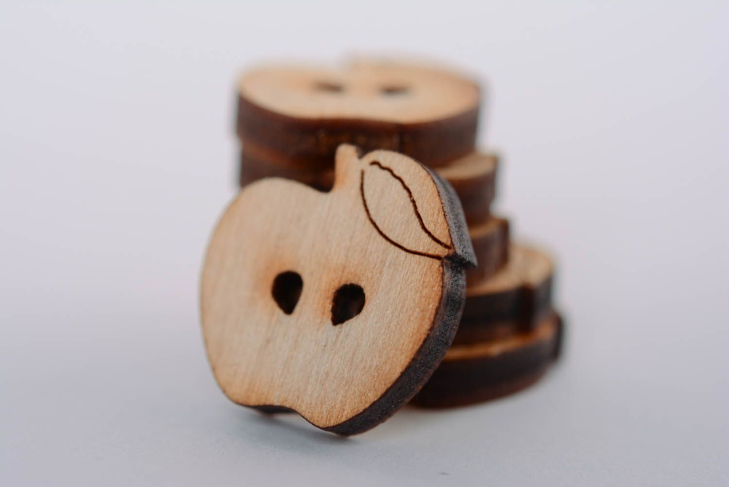 Knopf aus Holz Apfel foto 5