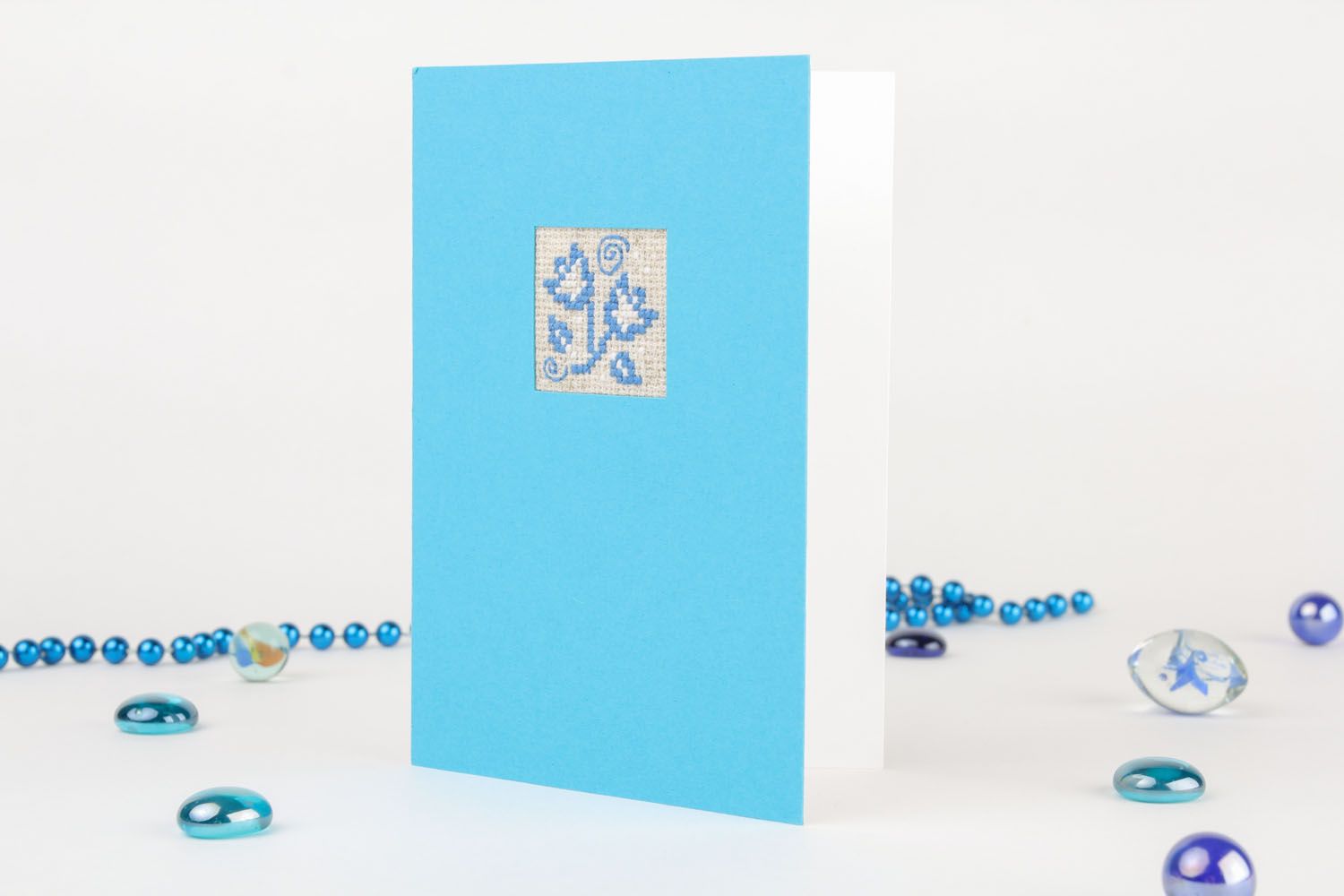 Голубая открытка с вышивкой Цветок фото 1