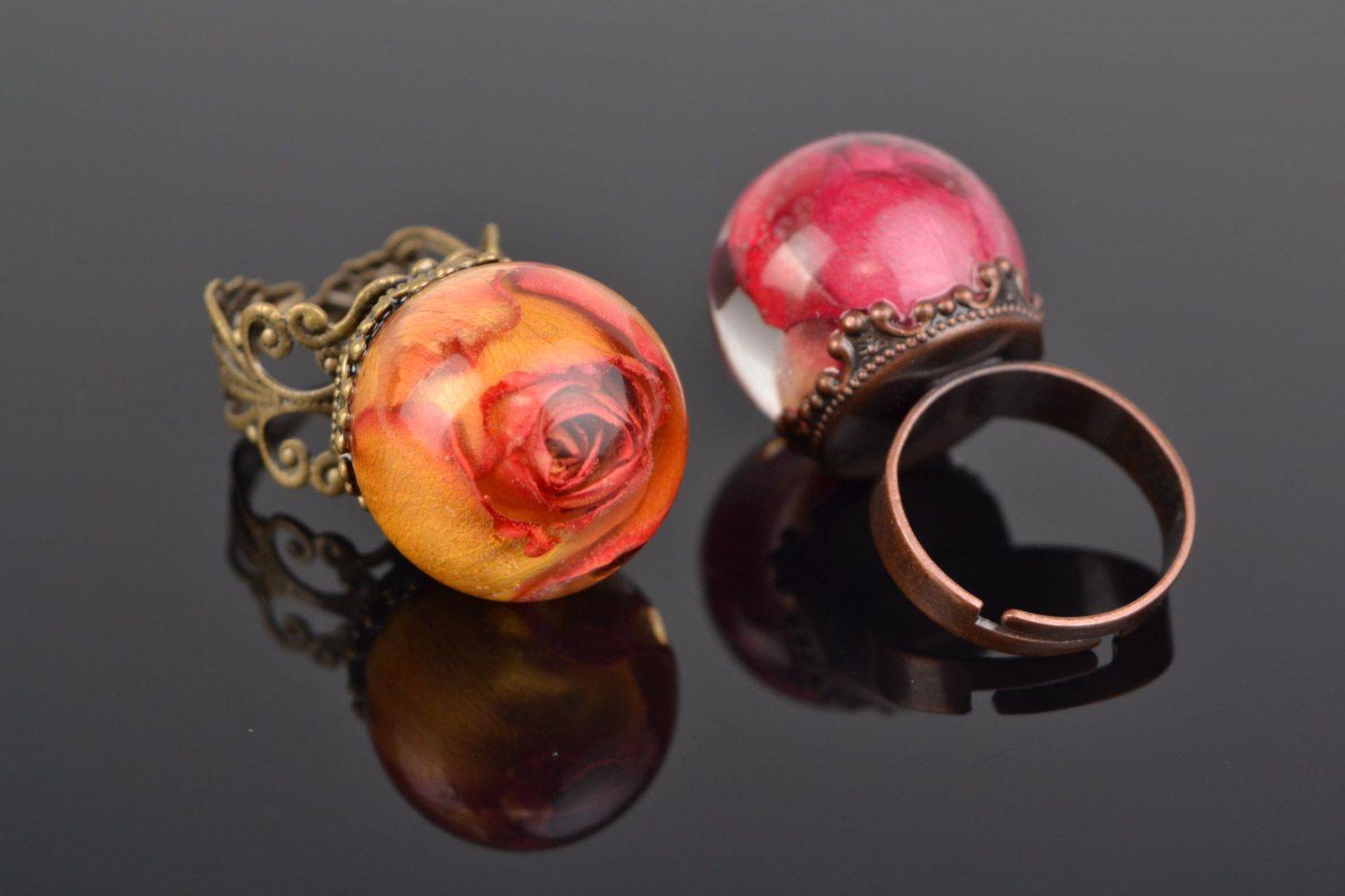 Set of handmade rings with roses coated with epoxy resin 2 items red and orange photo 3