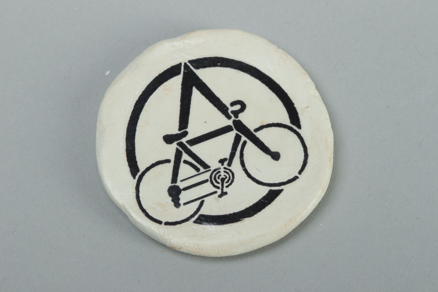 Round polymer clay fridge magnet with bicycle photo 1