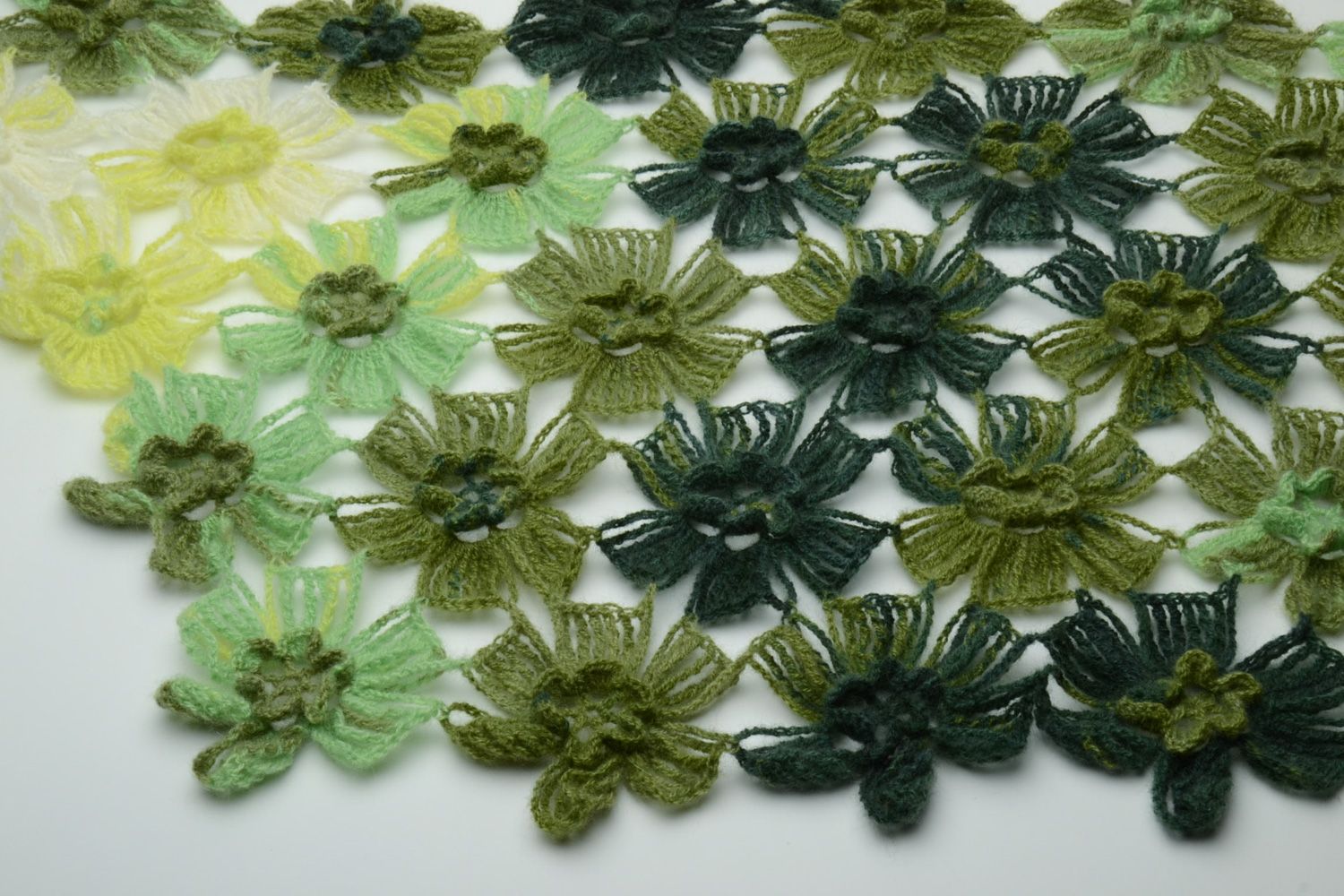Châle au crochet en laine et angora fait main vert festif à fleurs pour femme photo 3