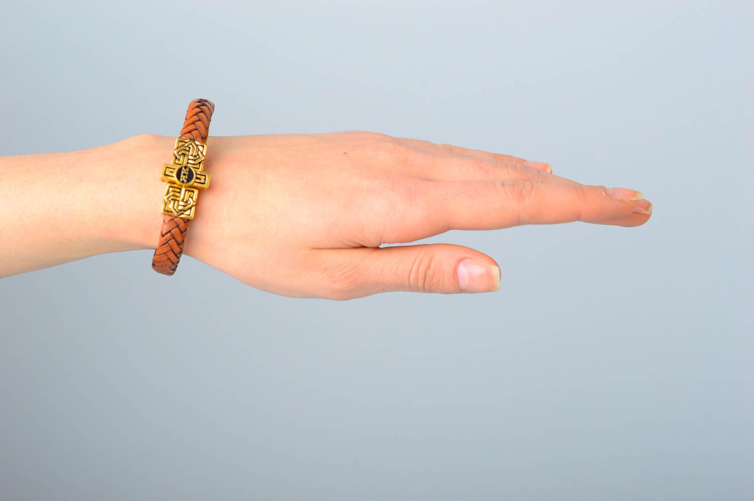 Кожаный браслет хэнд мэйд браслет на руку коричневый плетеный украшение из кожи фото 2