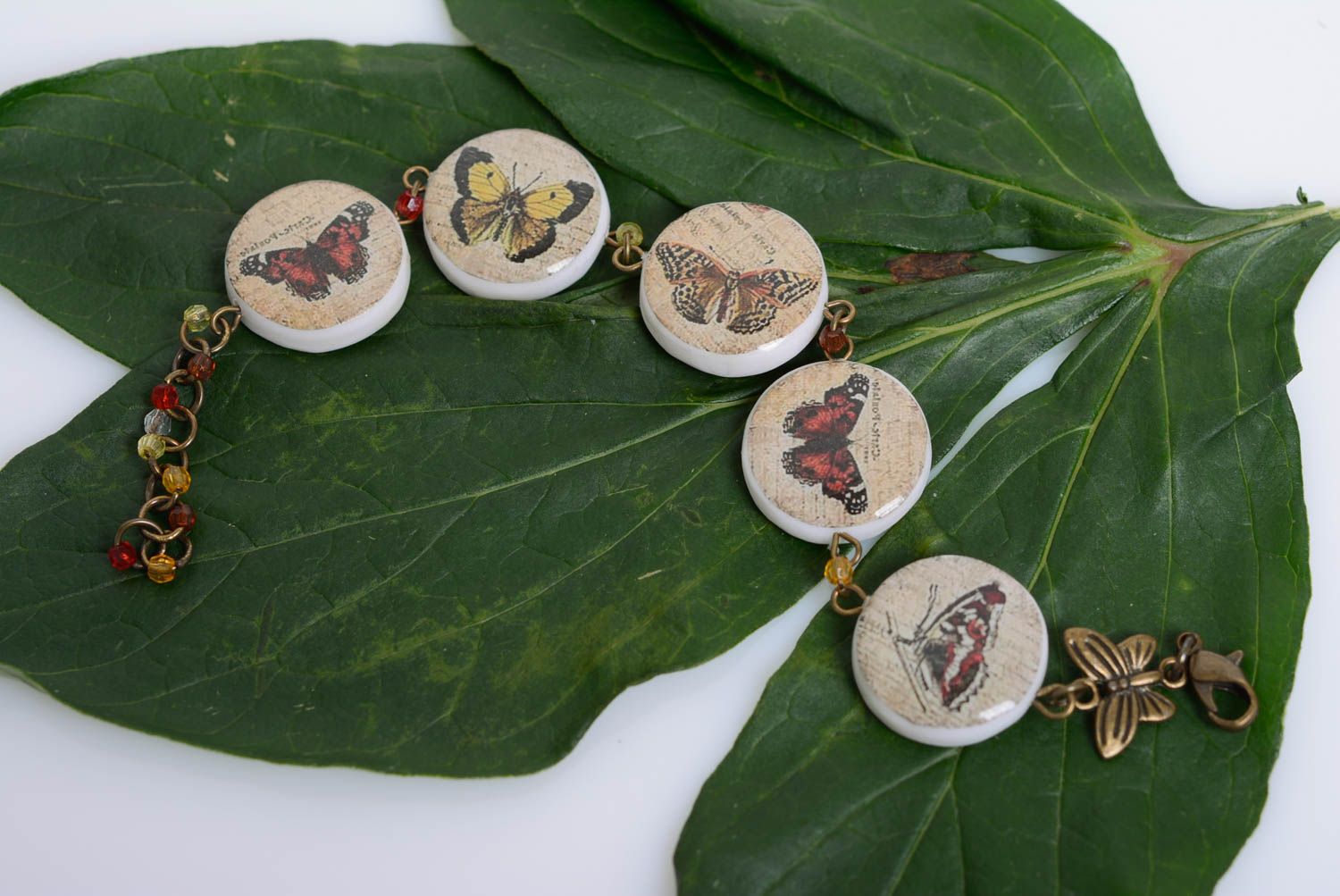 Künstler Armband aus Polymer Ton hell mit Schmetterlingen Decoupage an Kette foto 4
