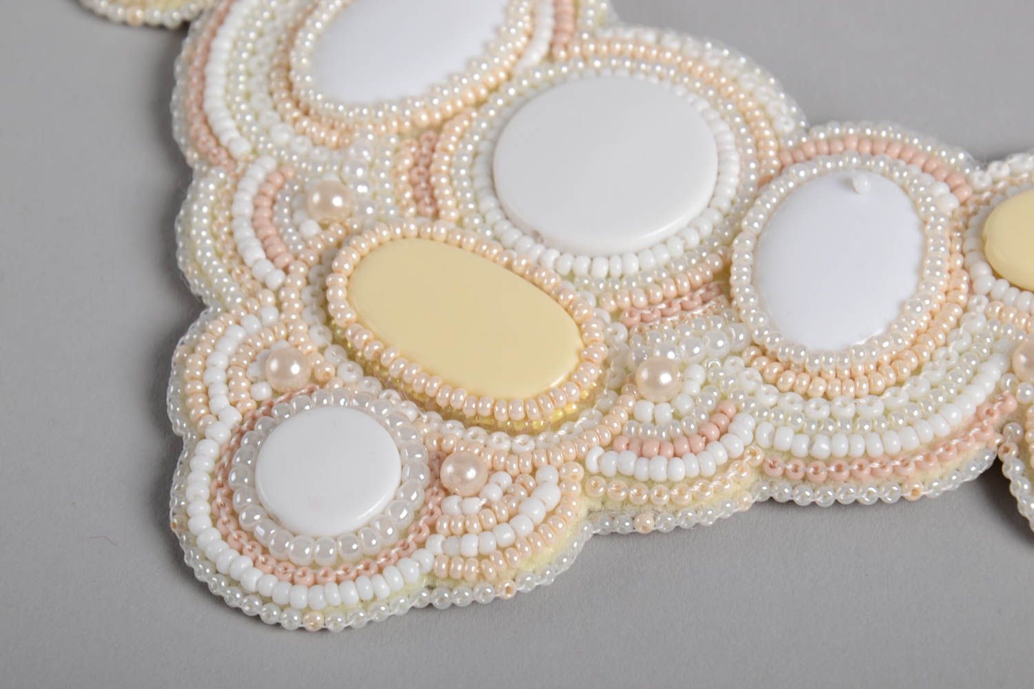Collier large Bijou fait main perles de rocaille perles plastiques Cadeau femme photo 3