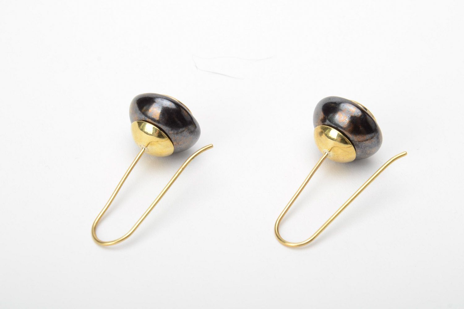 Boucles d'oreilles en laiton en forme de cloches perles céramiques faites main photo 3