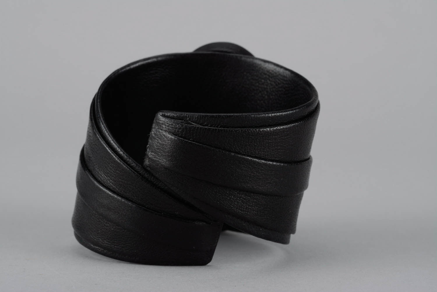 Schwarzes Armband aus Leder und Horn foto 2