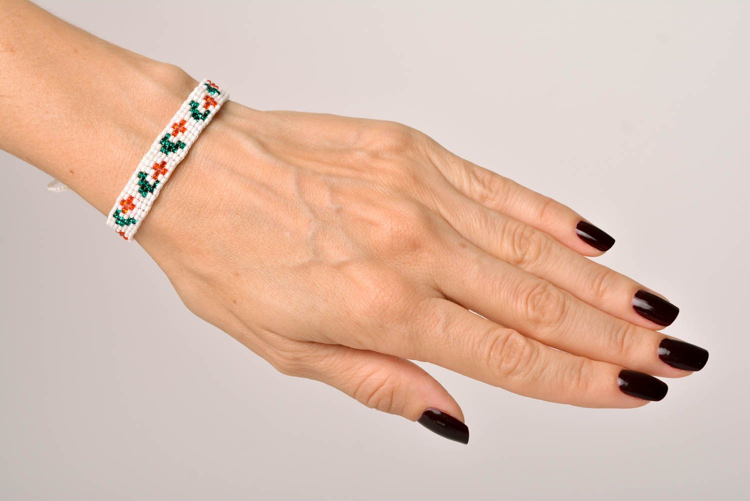 Bracelet en perles de rocaille Bijou fait main fin ornementé Cadeau pour ado photo 2