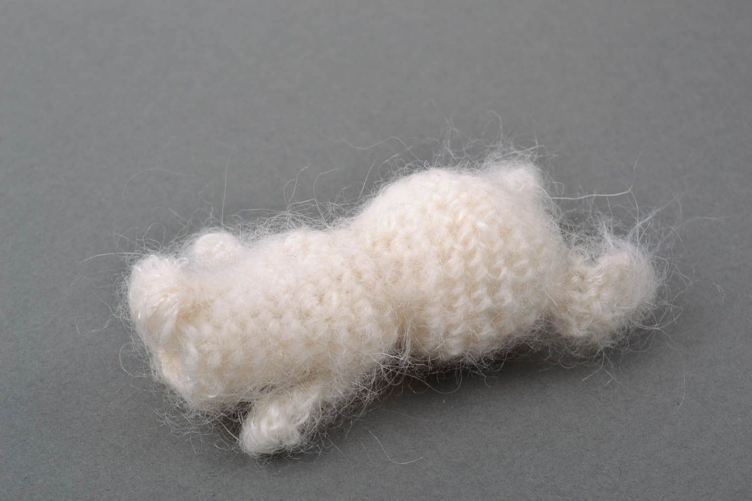 Juguete de dedo tejido de lana artesanal Liebre para teatro pequeño  foto 5