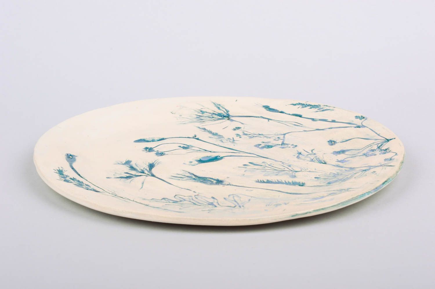 Assiette plate céramique à motif floral bleu faite main peinte décorative photo 3