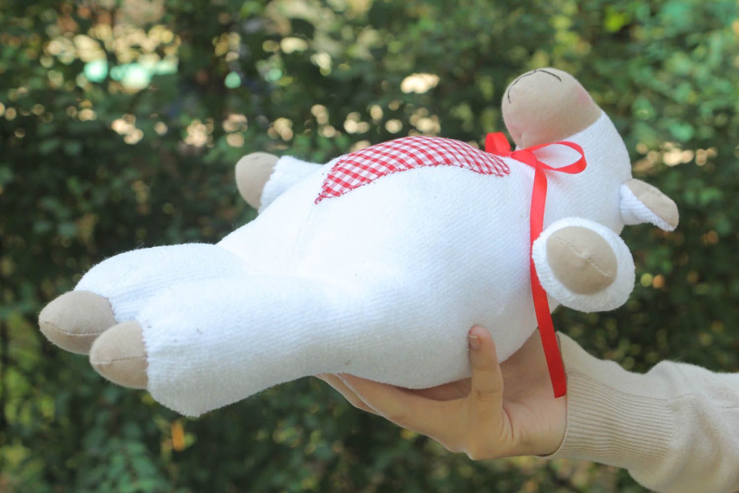 Brinquedo macio têxtil feito à mão de algodão para interior de materiais naturais Carneiro foto 5