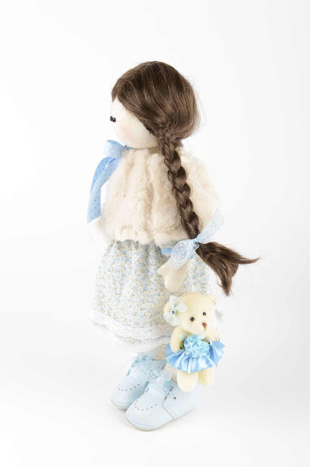 Кукла ручной работы красивая кукла из ткани необычная мягкая кукла с мишкой фото 3