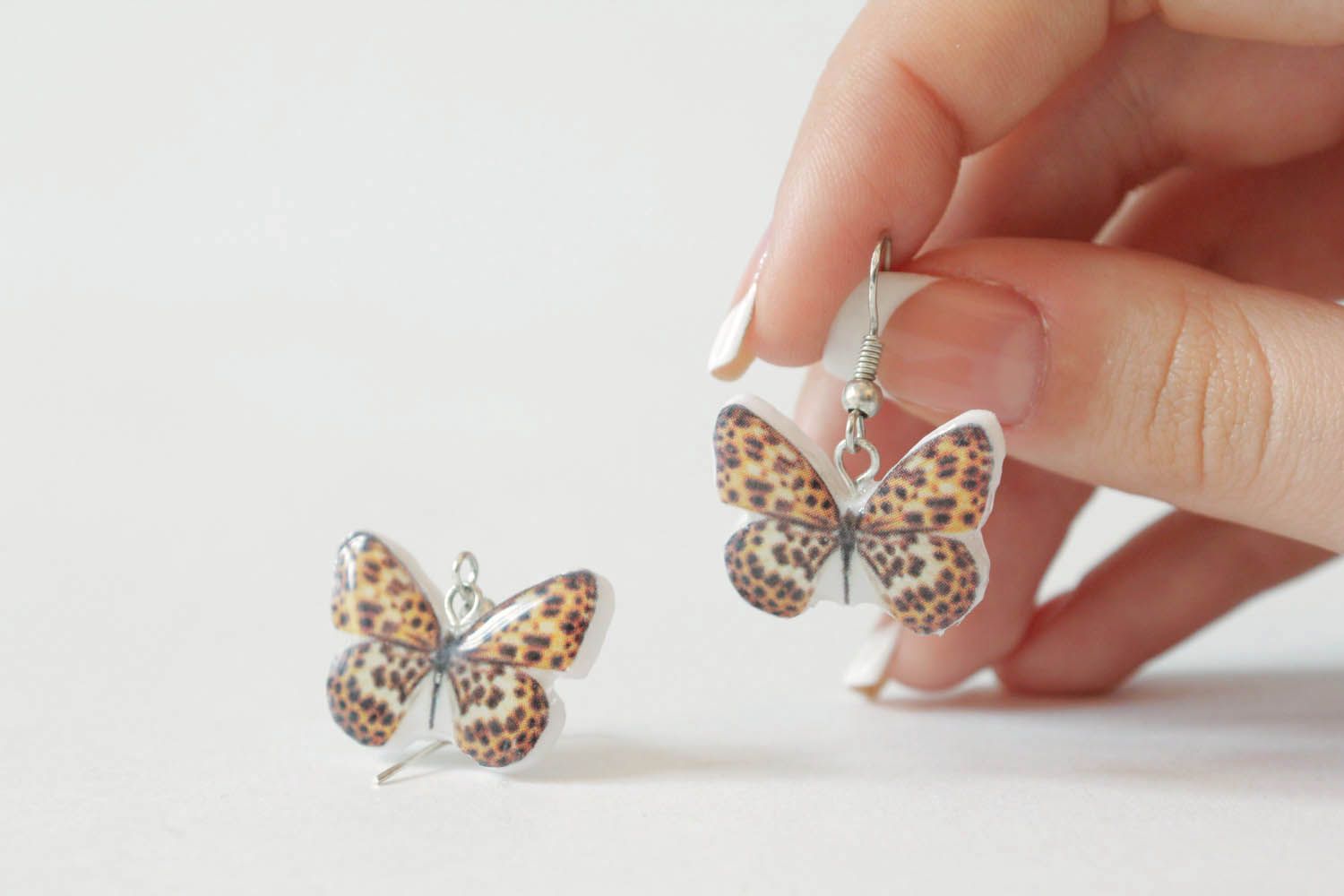Brincos de cerâmica plástica a forma de borboletas foto 5
