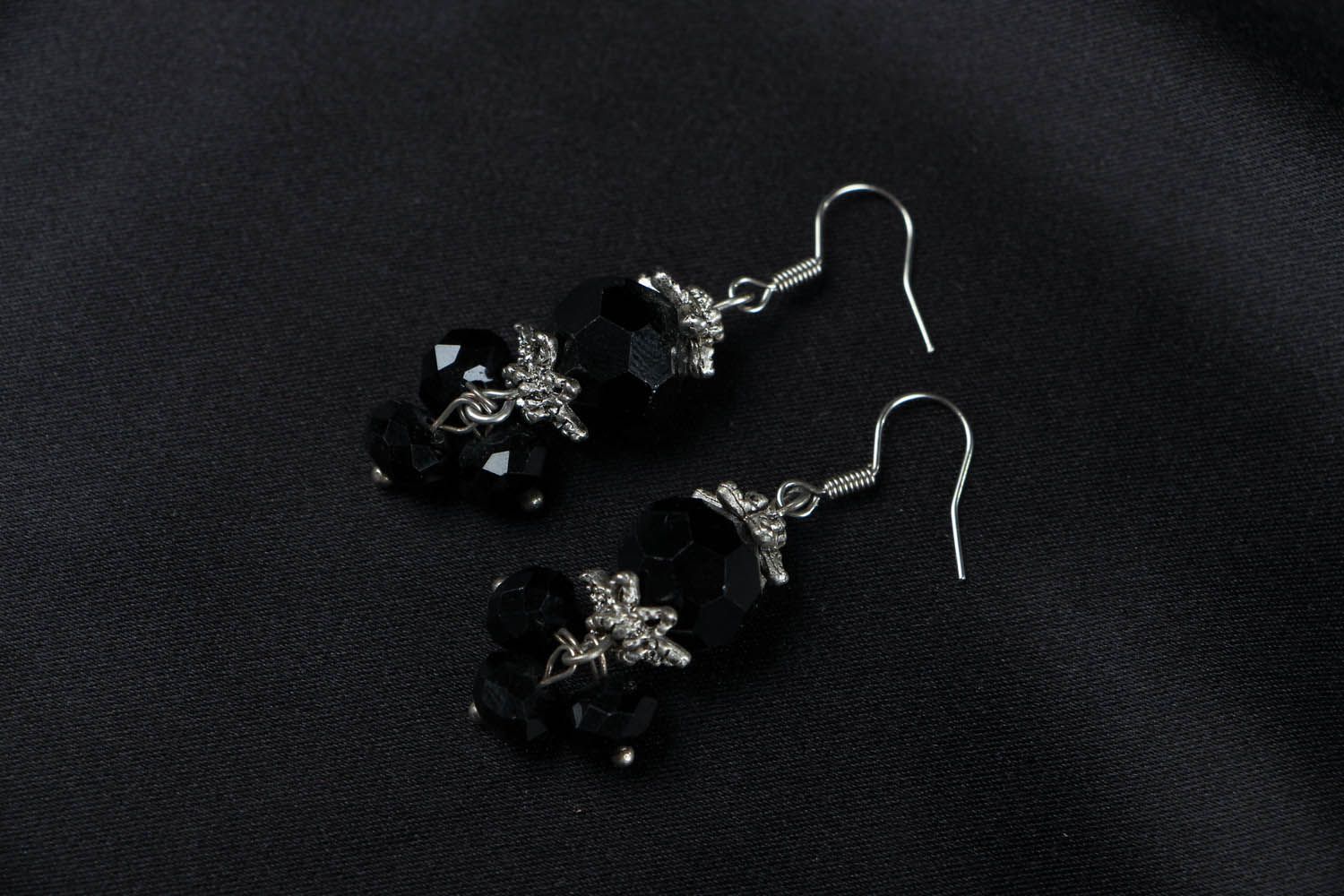 Boucles d'oreilles artisanales avec perles en cristal photo 1