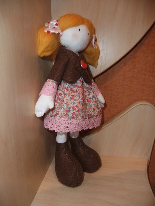 Belle poupée en tissu naturel Annie rousse décorative et pour enfant faite main photo 4