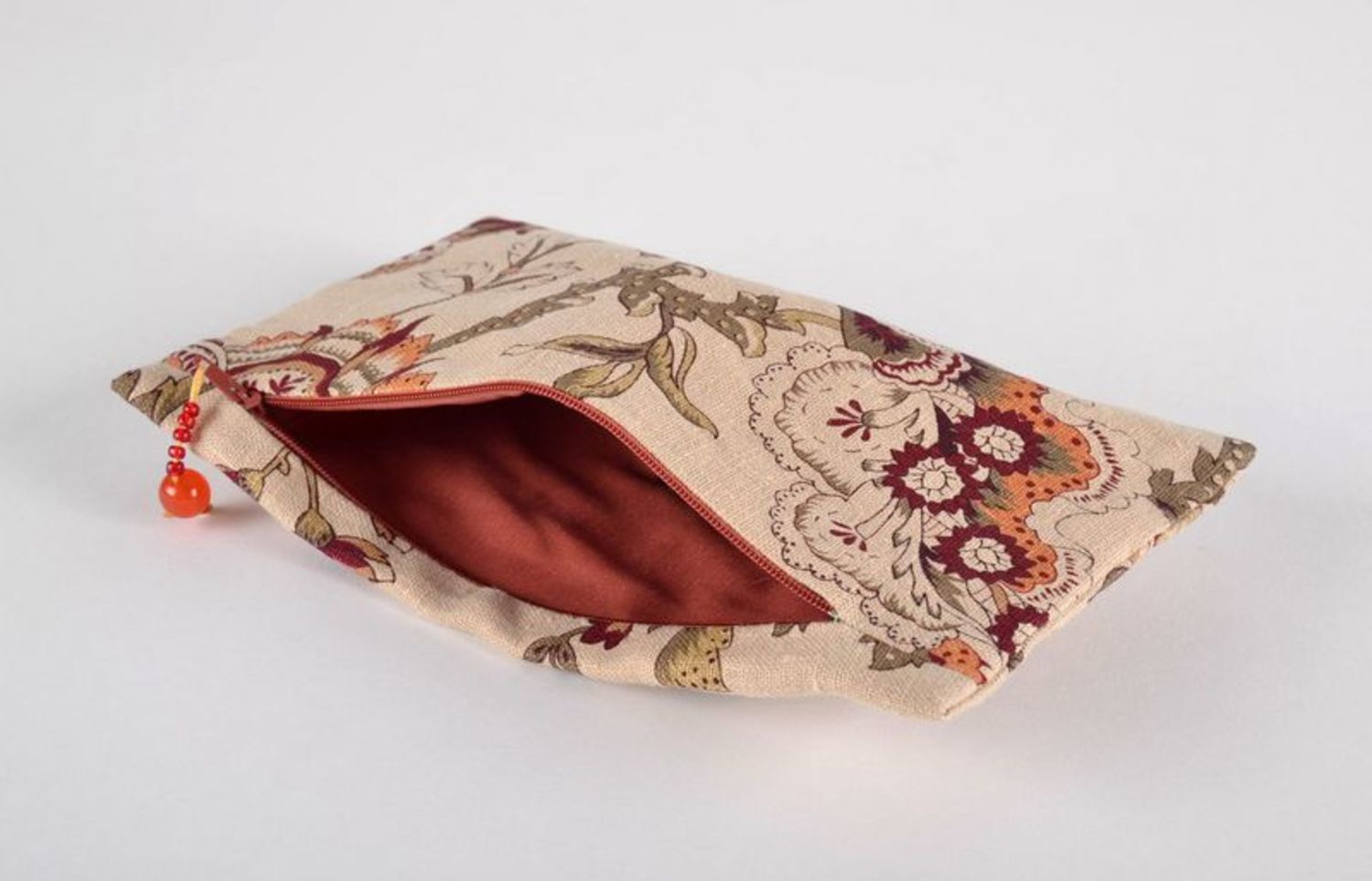 Beauty bag-clutch with floral pattern photo 1