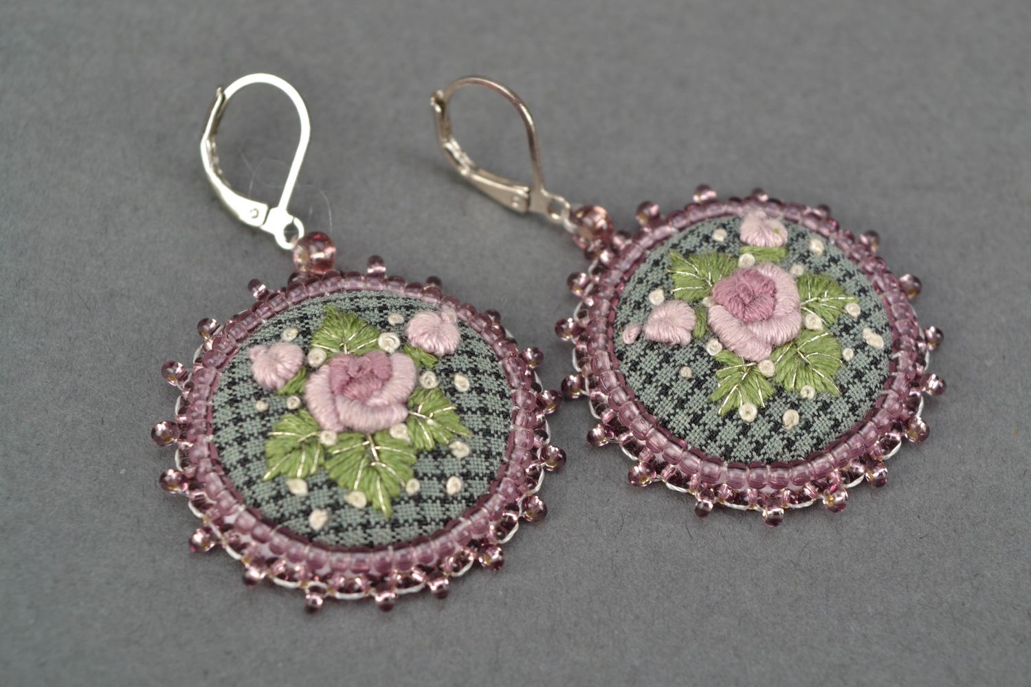 Satin stitch embroidered round earrings photo 4