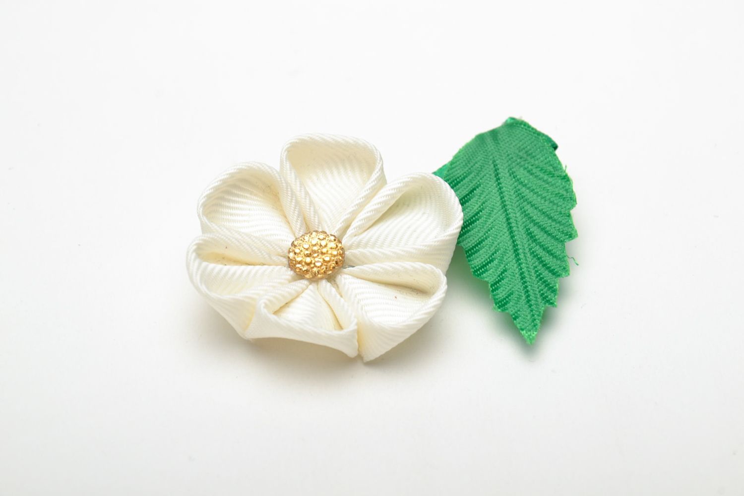 Pince à cheveux avec fleur blanche en satin faite main kanzashi pour fille photo 2