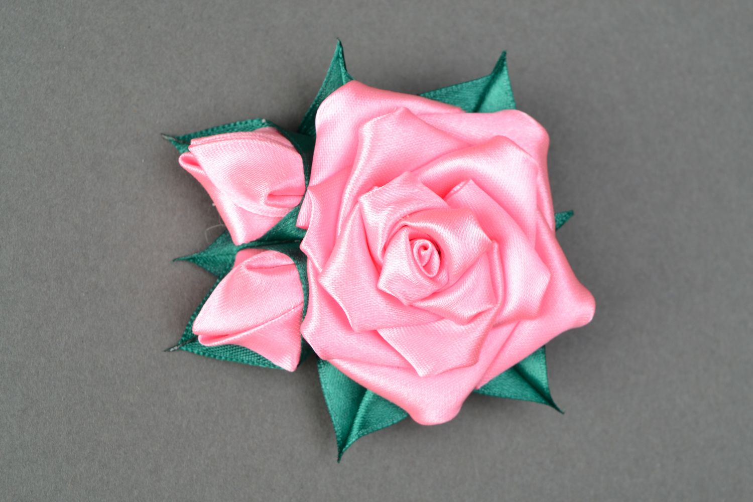 Broche barrette à cheveux fleur rose en ruban de satin faite main photo 3