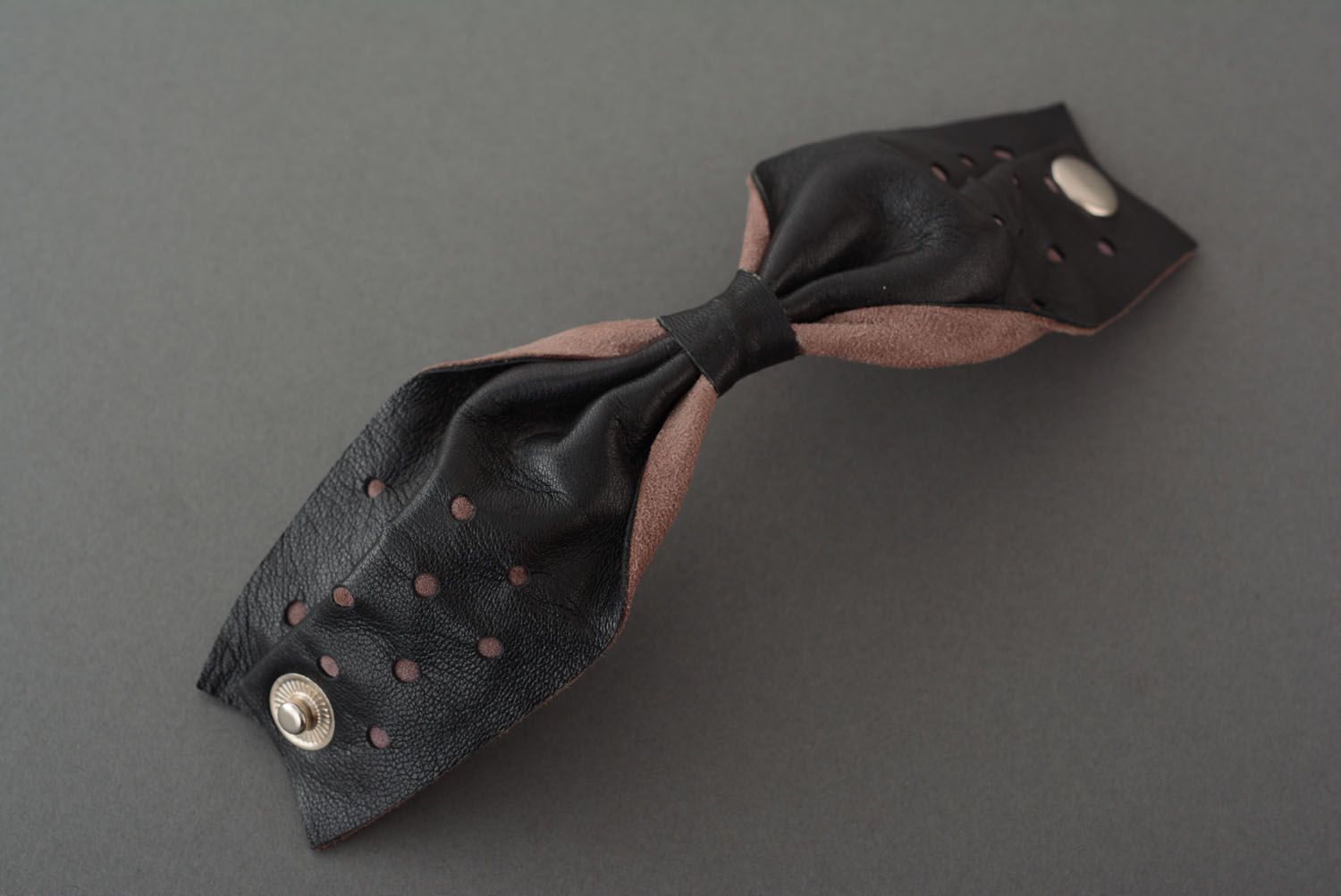 Leather bracelet in the form of a bow photo 3