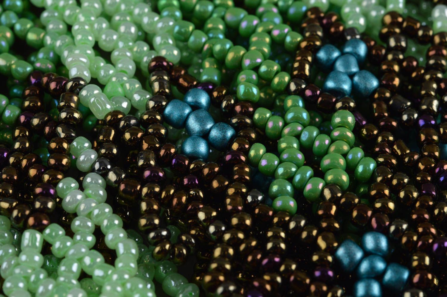 Ожерелье из бисера ручной работы колье стойка красивое в зеленых тонах авторское фото 5