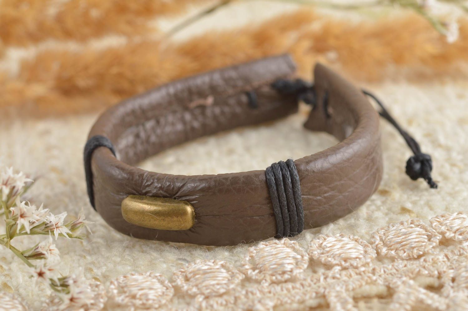Pulsera hecha a mano accesorio de moda pulsera de cuero marrón estilosa  foto 1