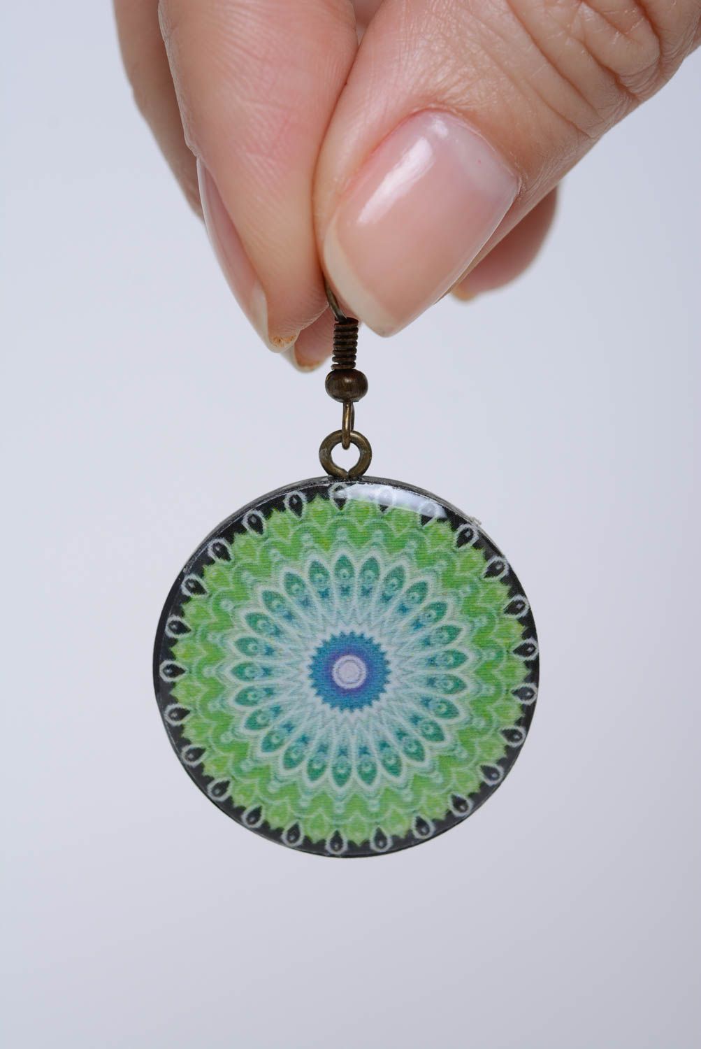 Grüne Ohrringe aus Polymer Ton in Decoupage Technik handmade künstlerisch  foto 5