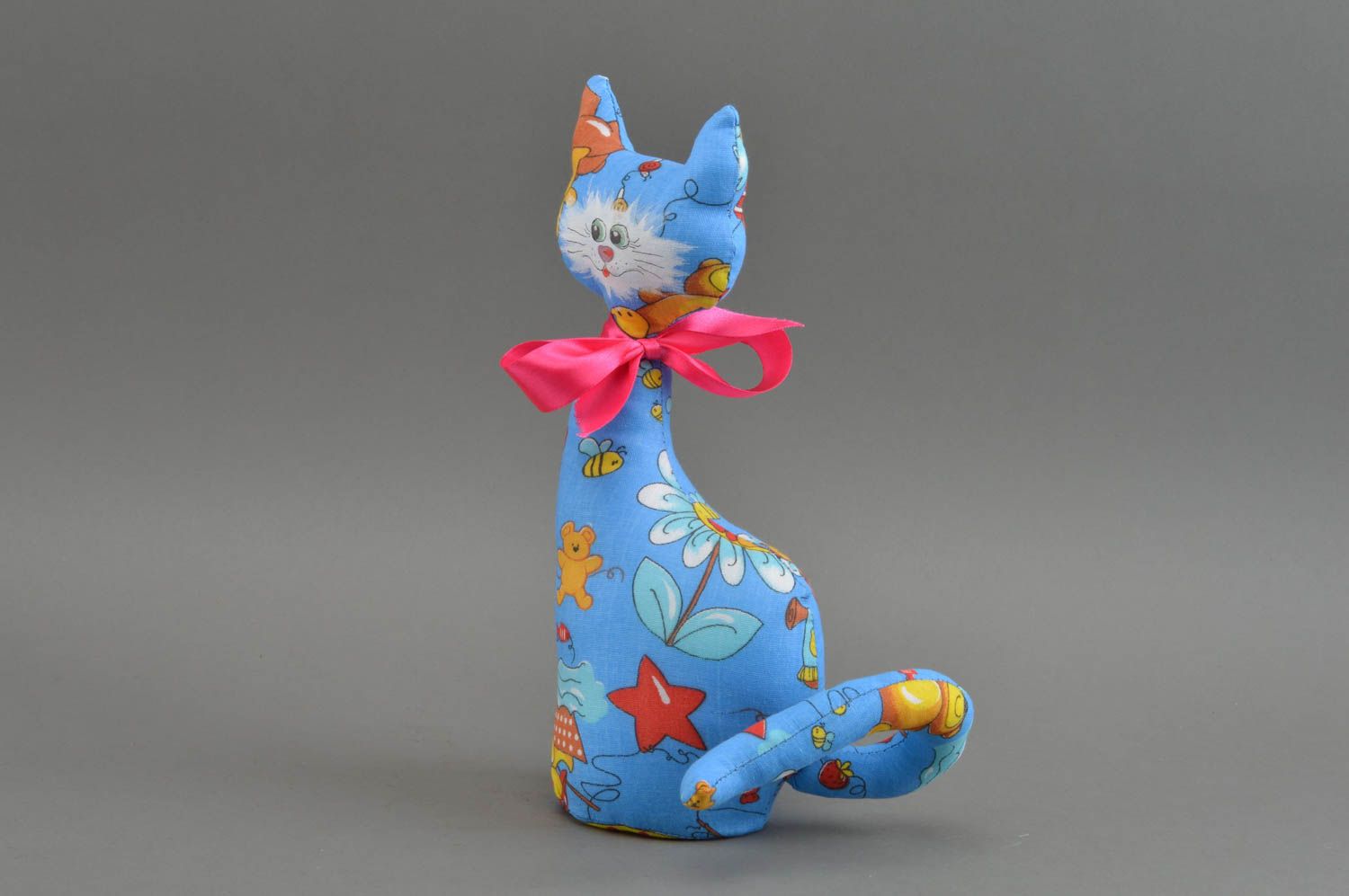 Мягкий котик из ситца авторская игрушка ручной работы для детей голубой фото 3