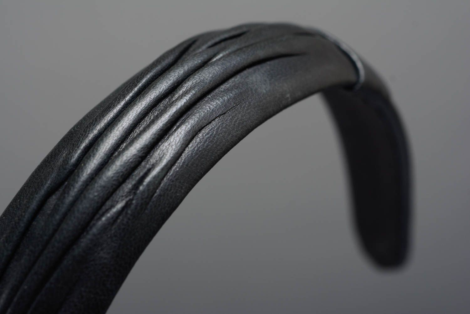 Handmade decorative black hairband made of genuine leather on plastic base  photo 4
