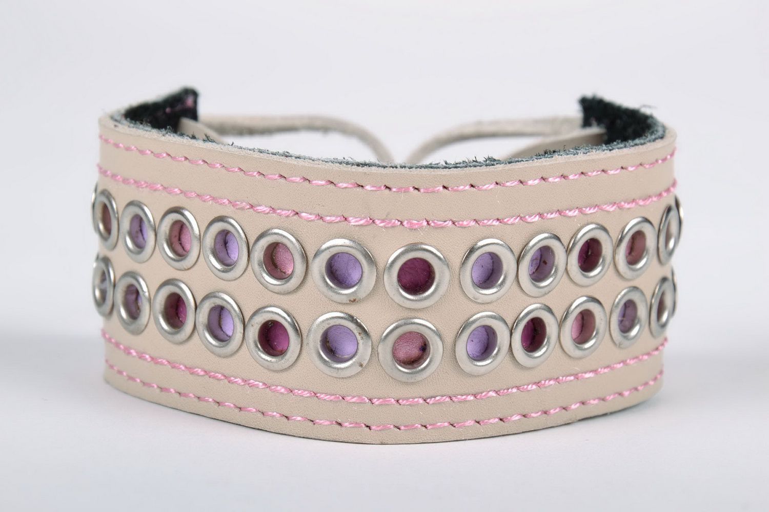 Beige leather bracelet with rivets photo 4