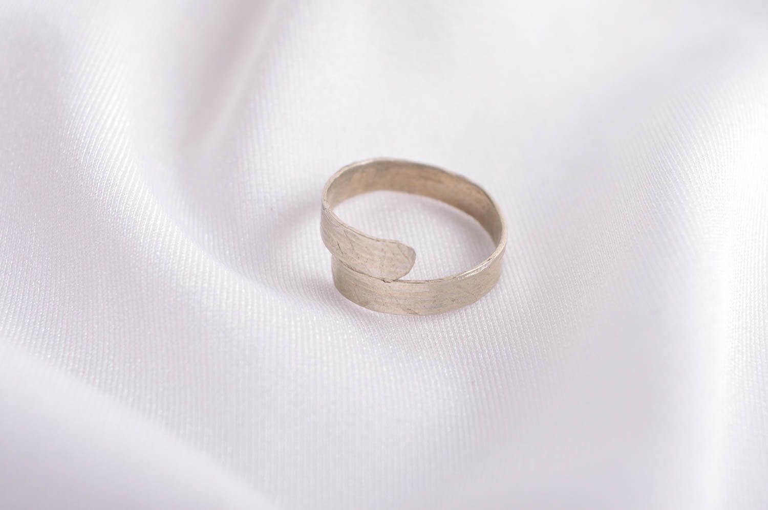 Handmade female cute ring unusual stylish ring elegant metal ring for girls photo 1