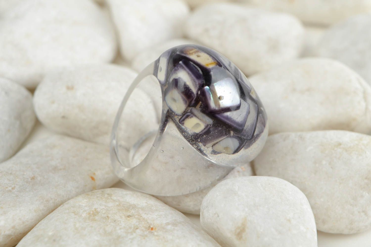 Необычный подарок кольцо ручной работы кольцо из эпоксидной смолы с перламутром фото 1