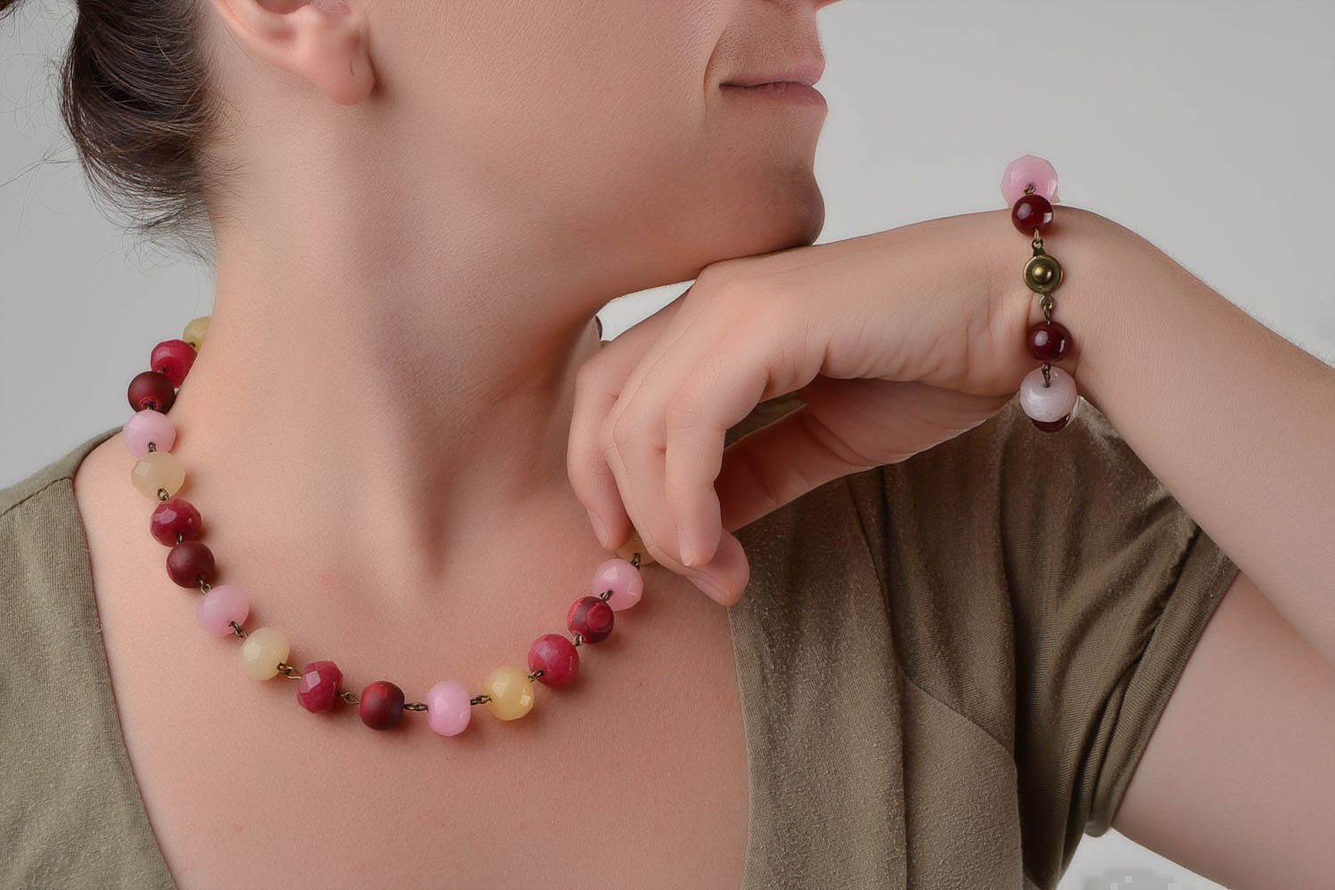 Conjunto de joyas de piedras naturales de collar y pulsera burdeos rosado foto 2