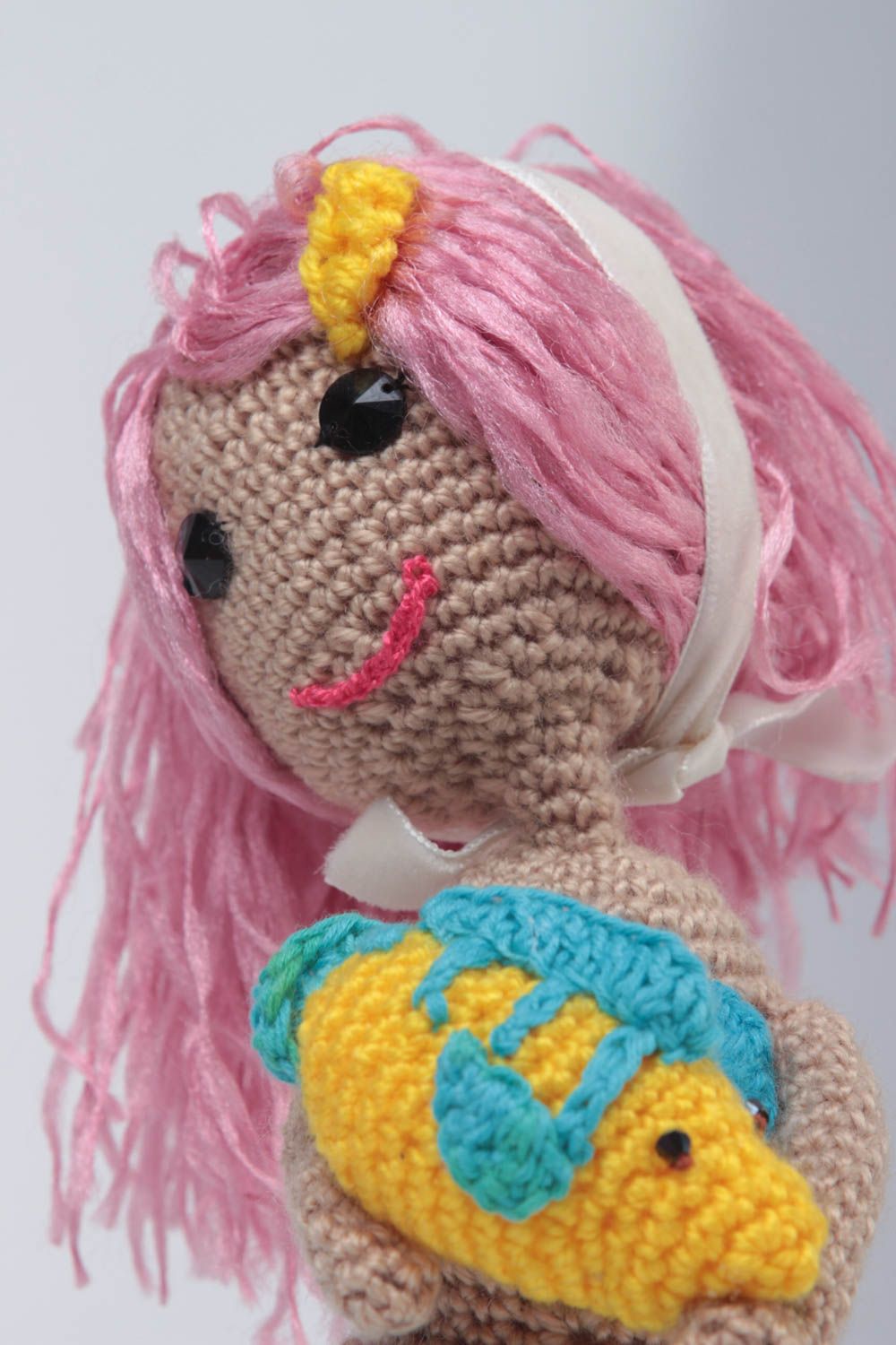Мягкая игрушка кукла ручной работы кукла крючком вязаная с розовыми волосами фото 3