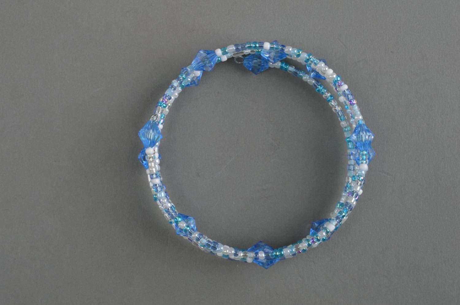 Голубой браслет из бисера и бусин ручной работы многорядный для модниц подарок фото 2