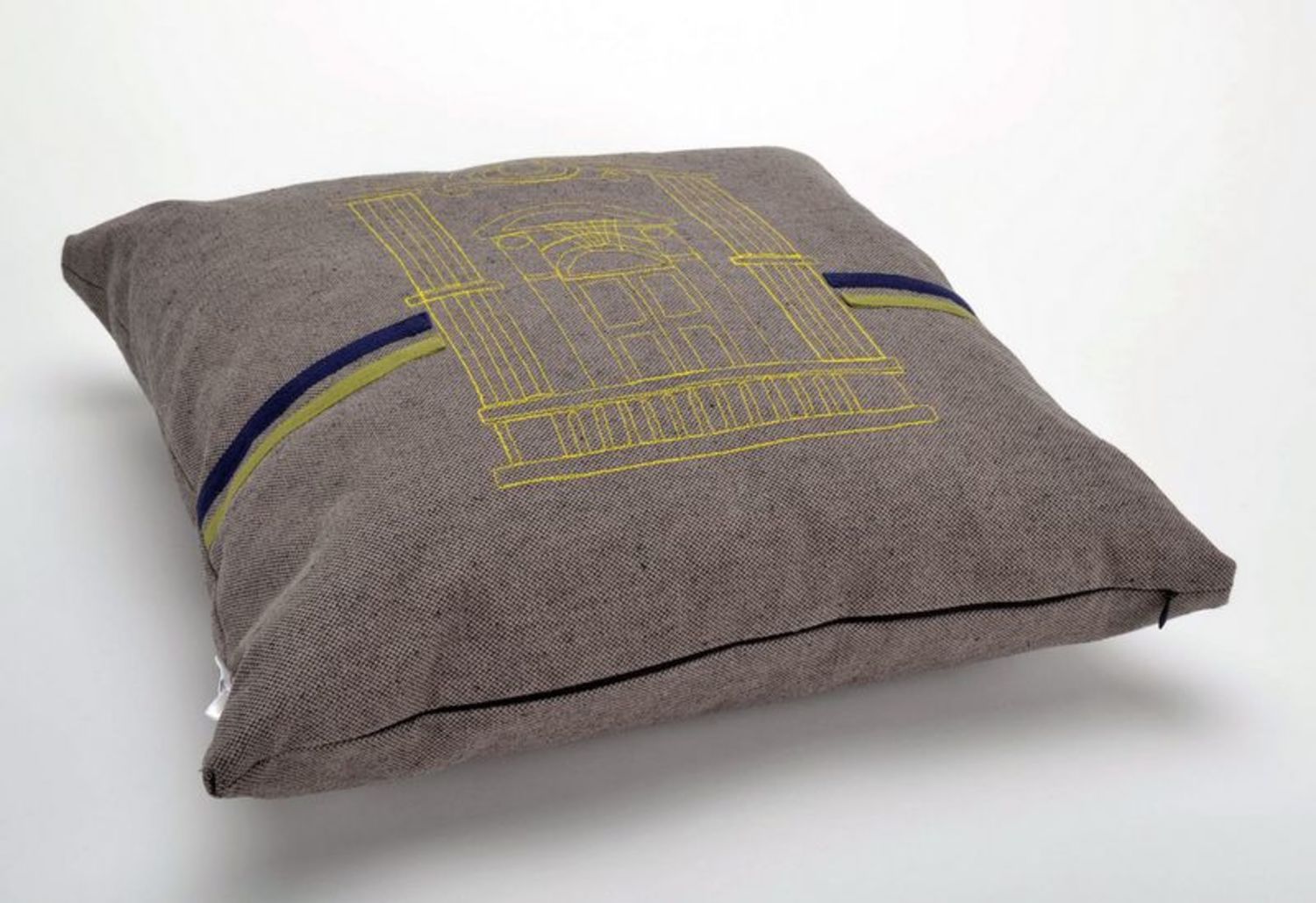 Подушка из хлопка и синтепуха с вышивкой Колонны фото 2