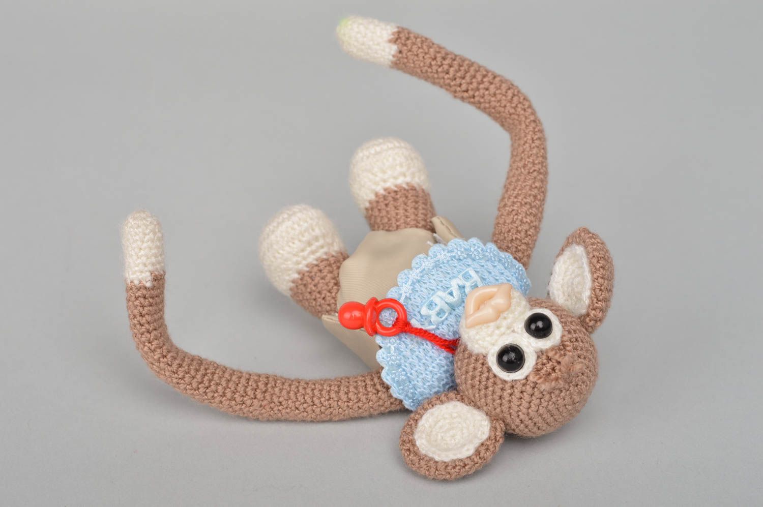 Авторская игрушка в виде обезьяны ручной работы оригинальная для декора фото 5
