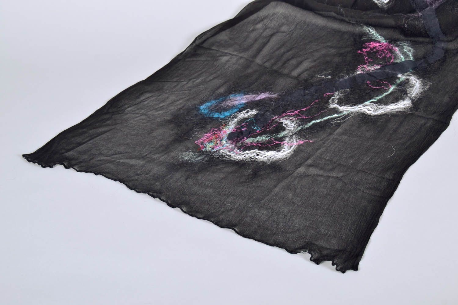 Черная шаль из шерсти и шелка фото 3