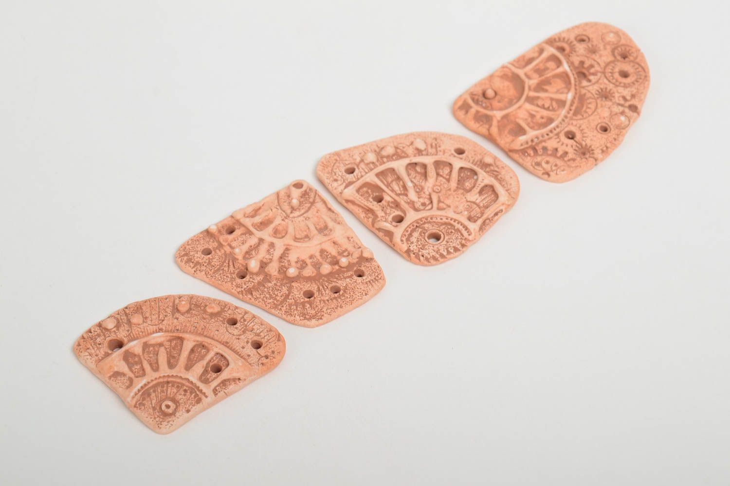 Глиняные кулоны ручной работы заготовки красивые набор из 4 штук авторские фото 4