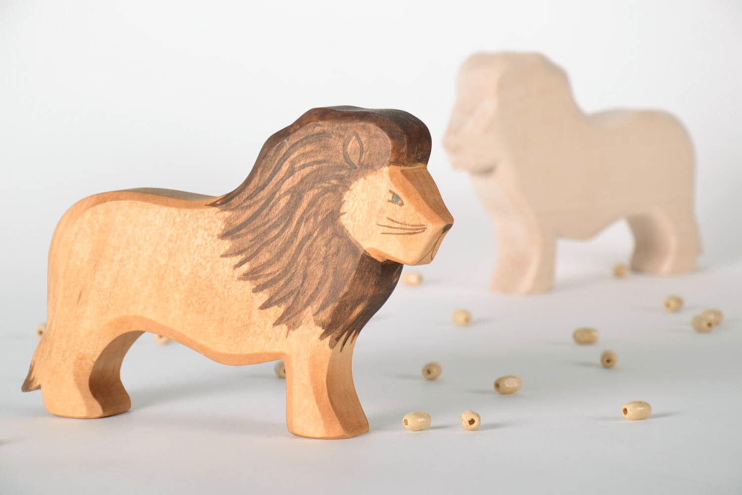Figurine en bois Lion faite main photo 2